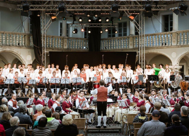 La banda musicale di Bressanone si esibisce insieme ai “Regensburger Domspatzen”