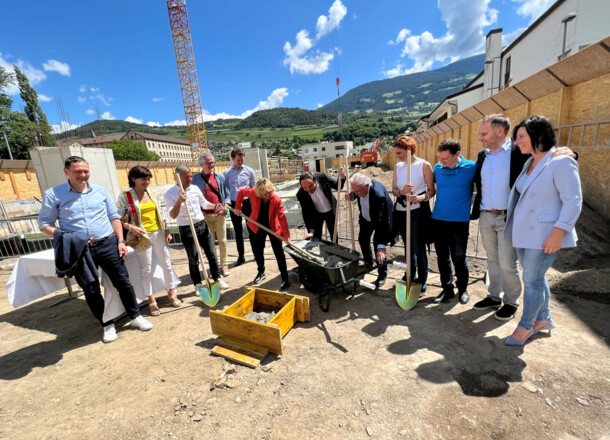 Il Comune posa la prima pietra della nuova scuola materna e asilo nido a Rossaluf 