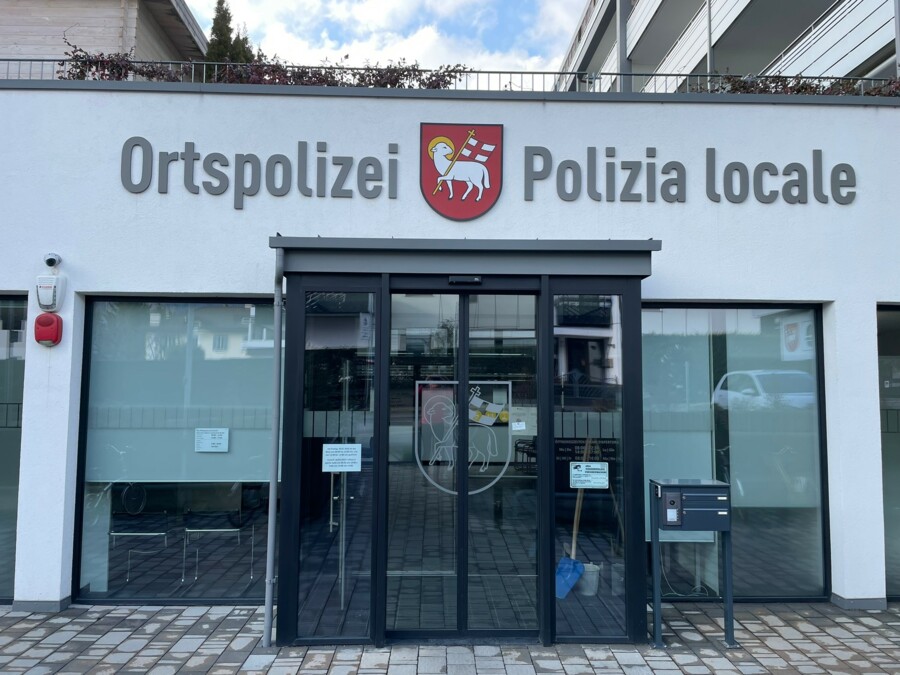 Orari di apertura dell'ufficio di polizia locale il 20.12.2023